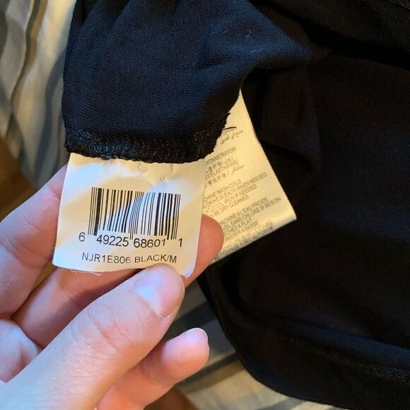 NWOT BCBGMAXAZRIA black top 3/4 sleeve top. - Picture 6 of 9